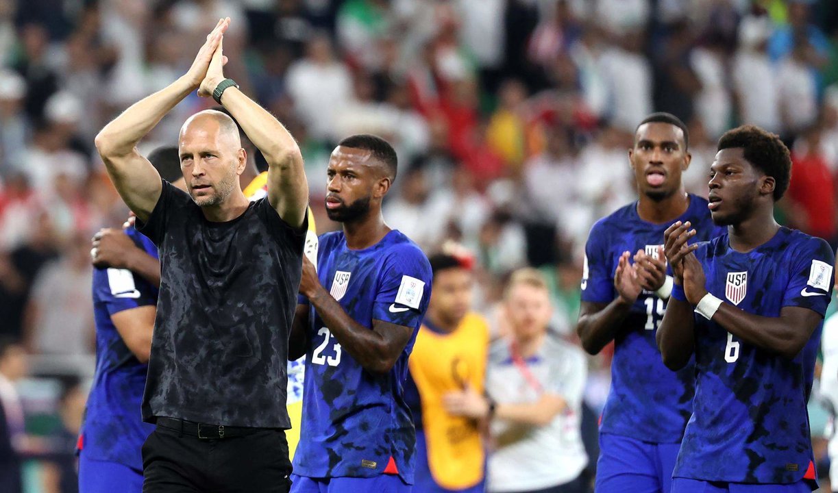 Gregg Benhalter agradeció el apoyo a su afición tras la clasificación para octavos de final.